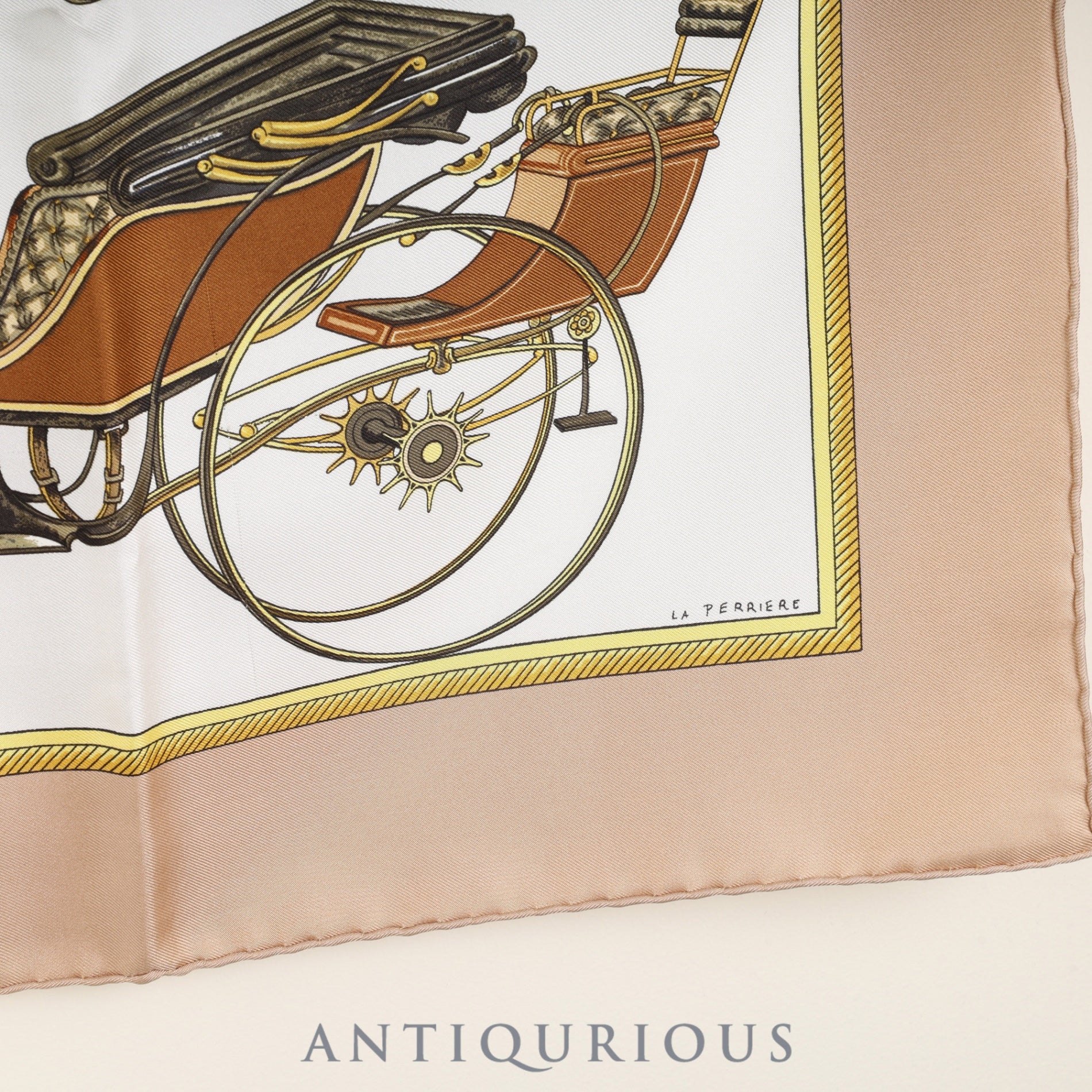 エルメス スカーフ カレ90 LES VOITURES A TRANSFORMATION 折り畳み式