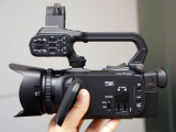 キヤノン、円形絞りのハイアマ向けビデオカメラ「XA20」 - AV Watch