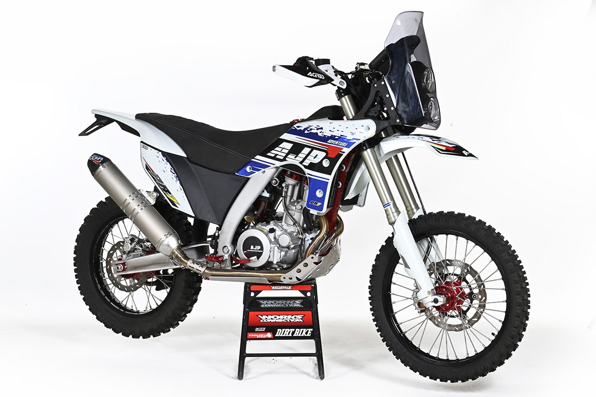 2024 RIEJU MR300 XNUMXストロークに乗る：ラップ-ダートバイクマガジン