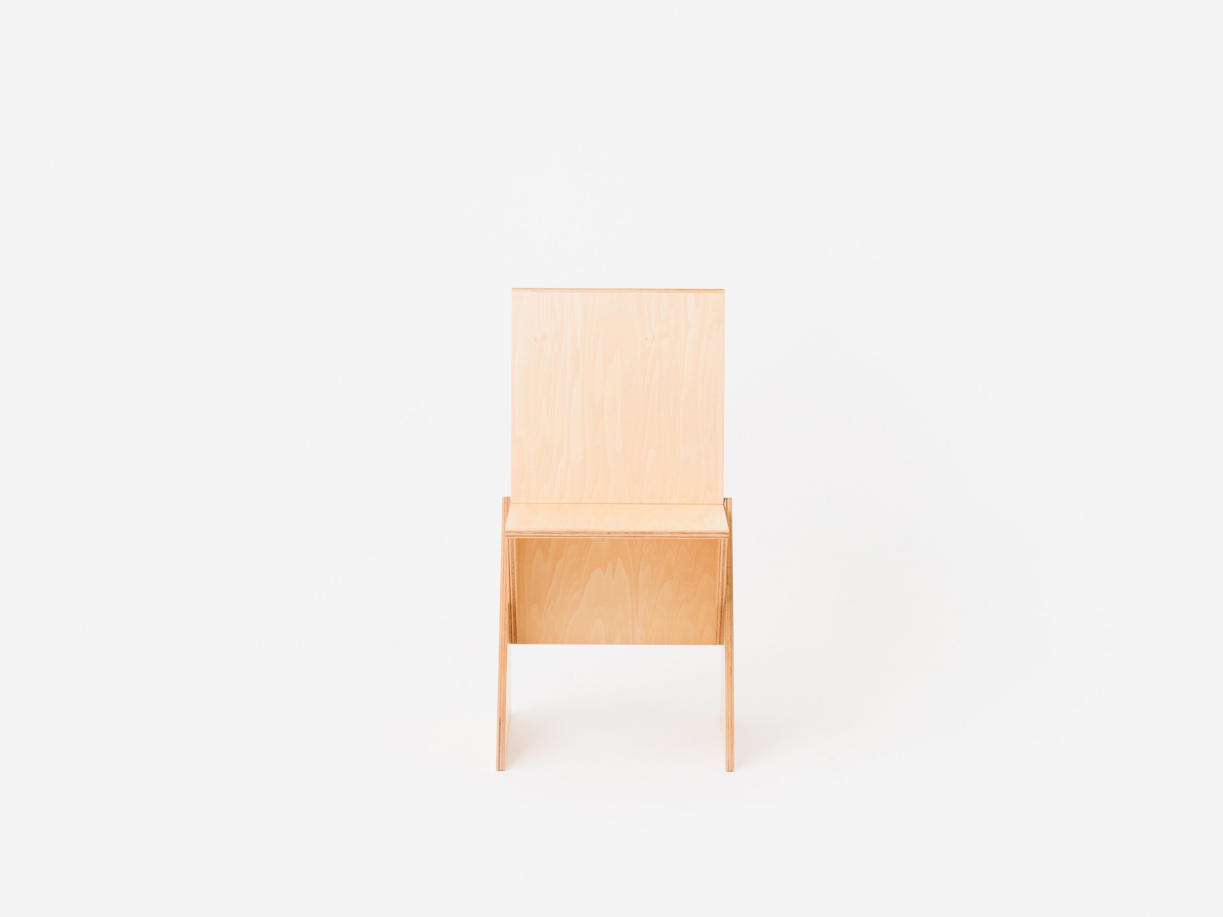 岩元航大がデザインした椅子SANKAKU CHAIR（dear sir/madam） — IDREIT