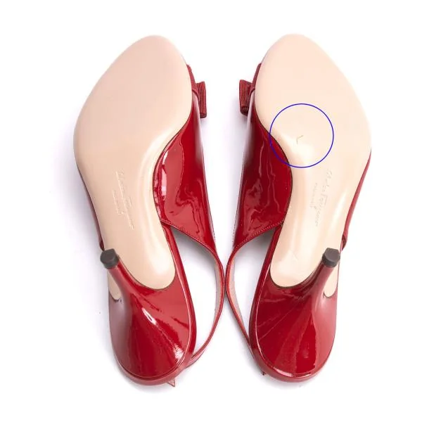 サルバトーレフェラガモSalvatore Ferragamo リボンエナメルヒール