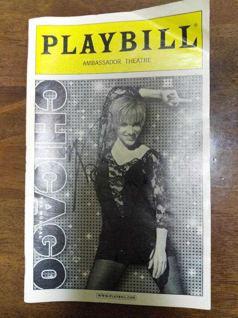 米倉涼子直筆サインパンフレット NY CHICAGO 2012.7.15 米倉涼子直筆サインパンフレット NY CHICAGO 2012.7.15 - メルカリ